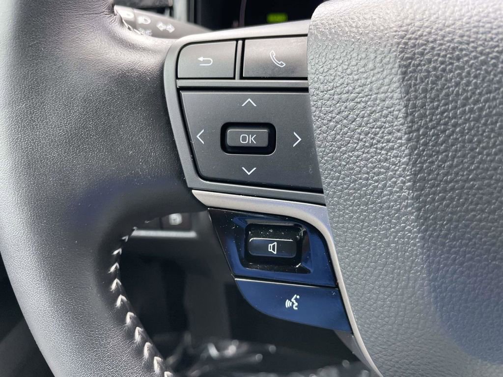 Used 2026 Toyota Camry SE w/ Convenience Package FWD image 32