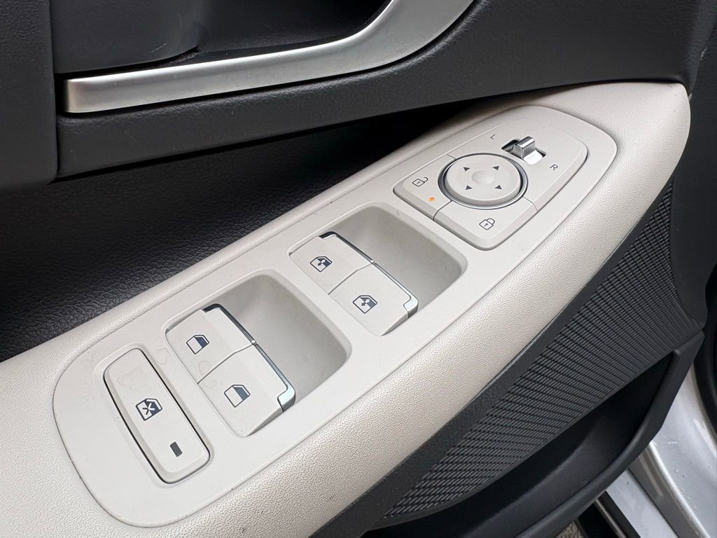 Used 2025 Hyundai Sonata SEL FWD image 19