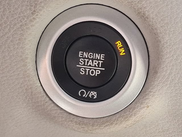 Used 2023 Chrysler Pacifica Limited FWD image 26