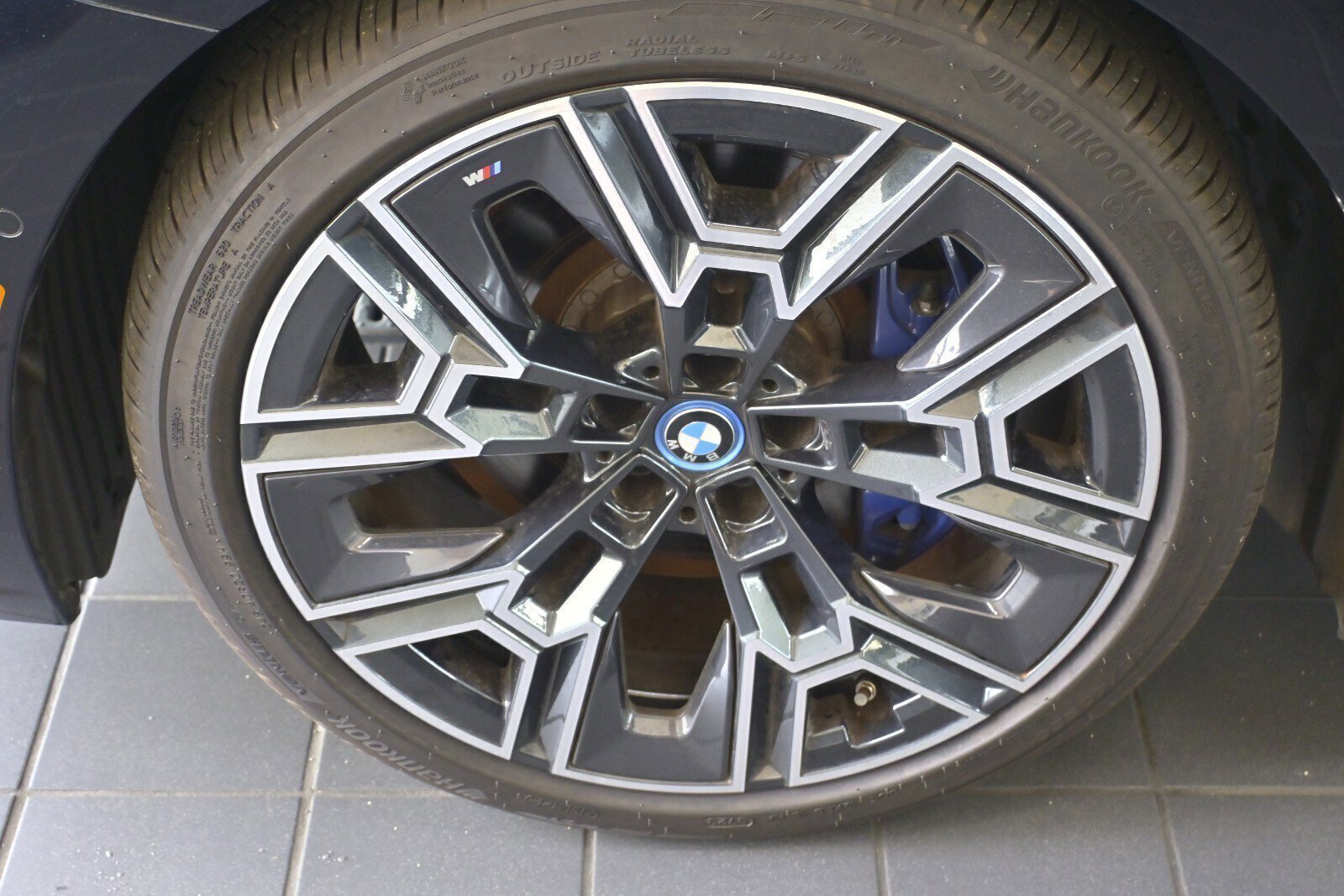 Used 2024 BMW i5 eDrive40i w/ Executive Package image 9