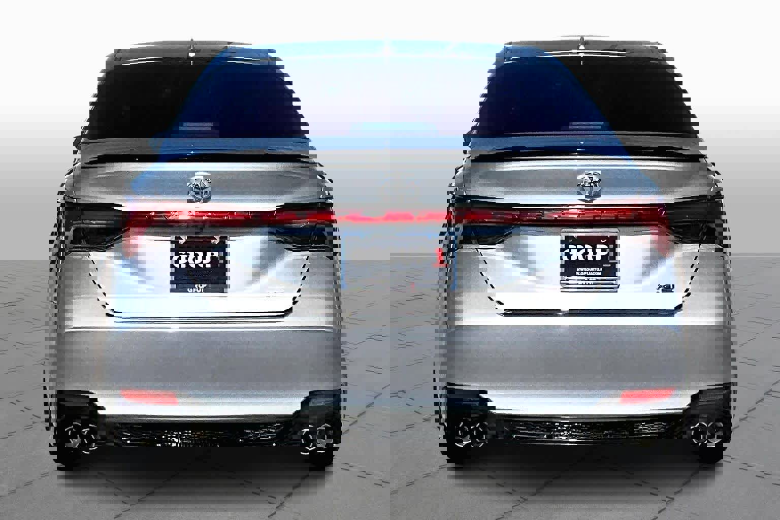 Used 2019 Toyota Avalon XSE image 5