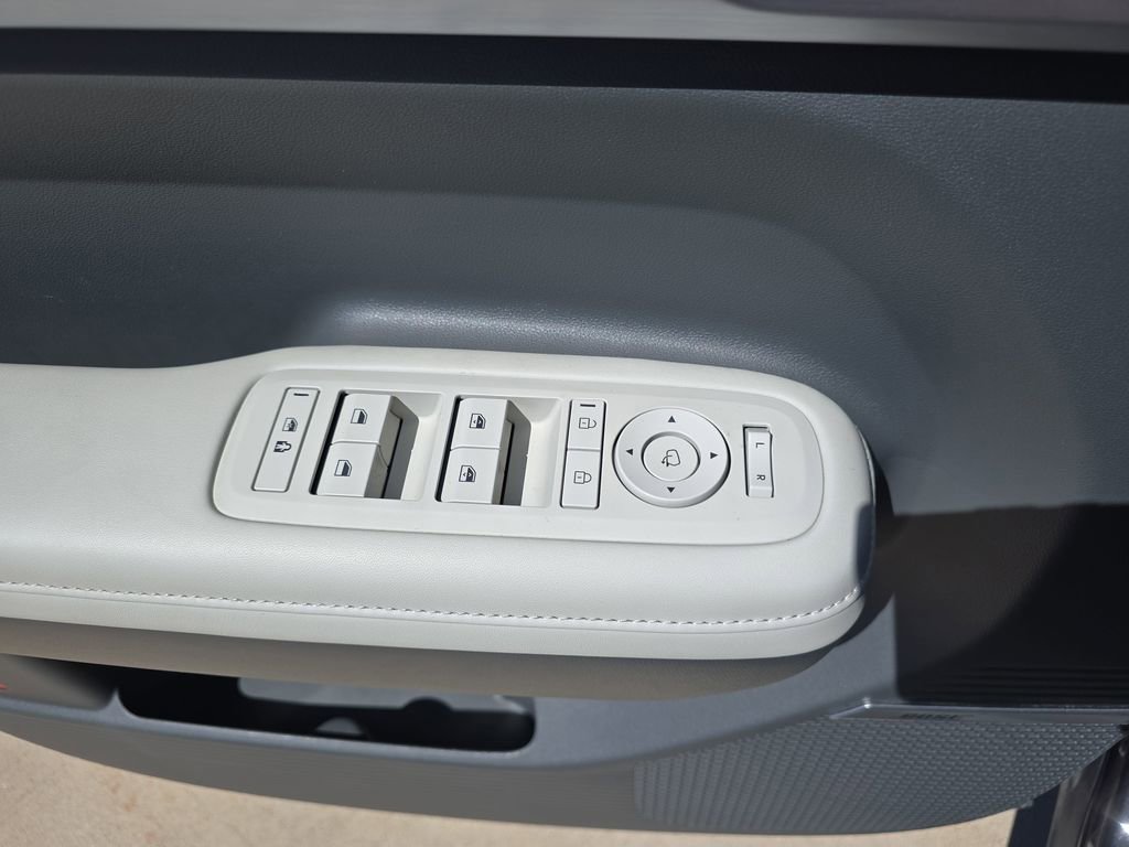 Used 2025 Hyundai Santa Fe Limited image 29