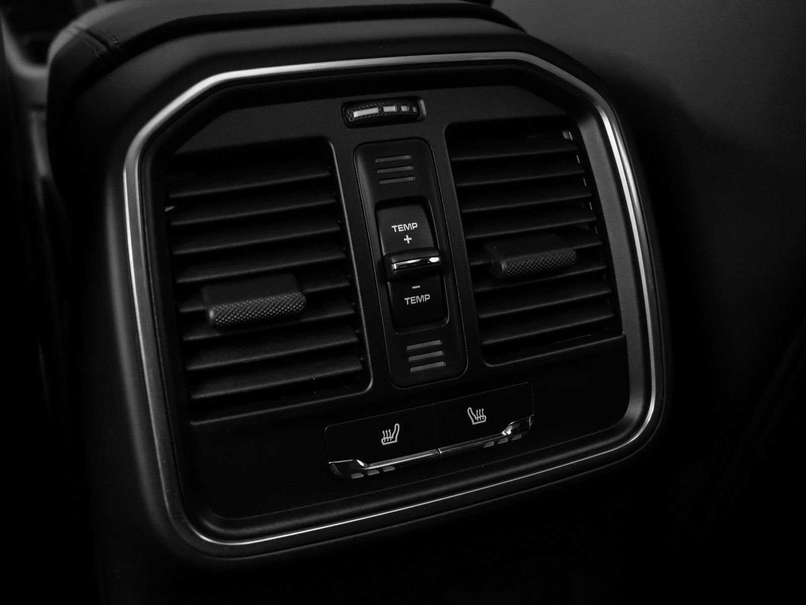 Certified 2025 Porsche Macan image 46