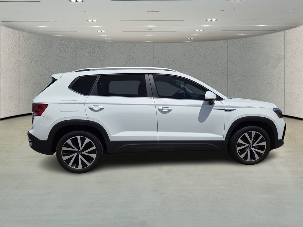 Used 2023 Volkswagen Taos SE image 2