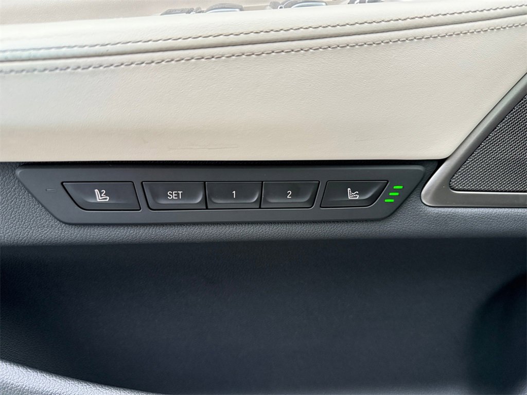 Used 2020 BMW 750i xDrive w/ Executive Package image 30