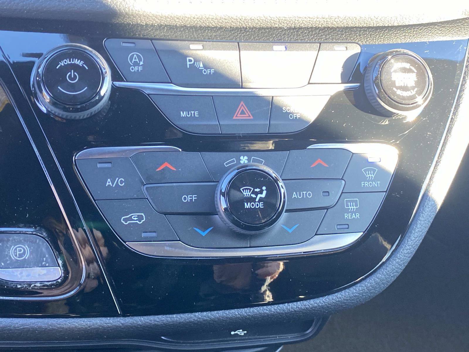 New 2026 Chrysler Pacifica Select image 13