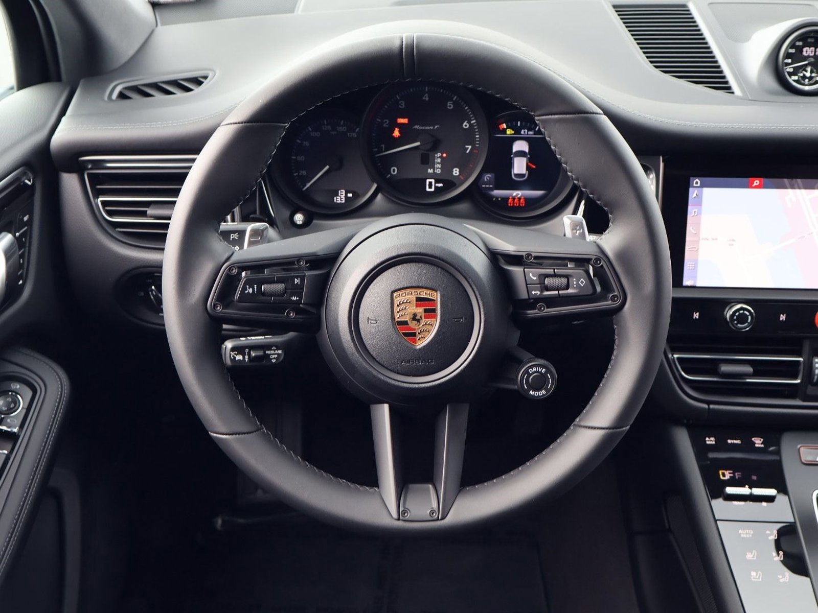 New 2026 Porsche Macan Turbo image 15