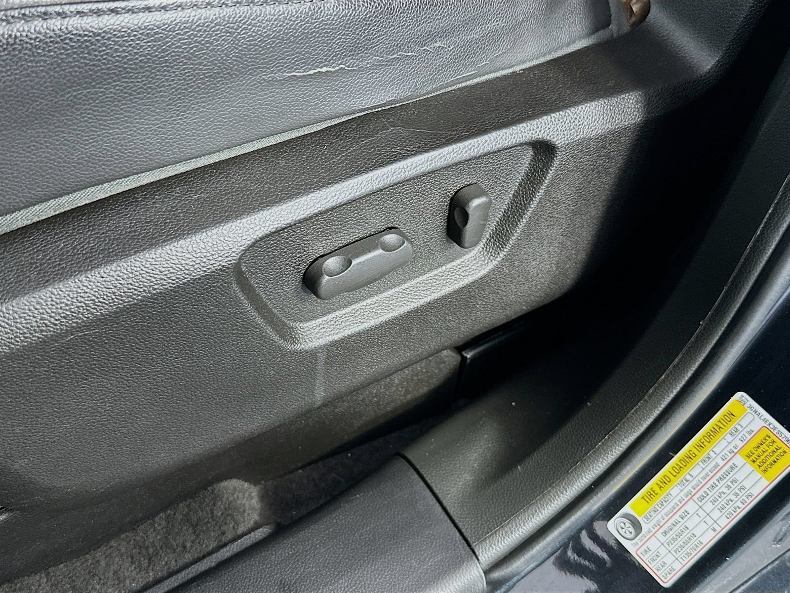 Used 2014 Chevrolet Captiva Sport LTZ FWD image 17