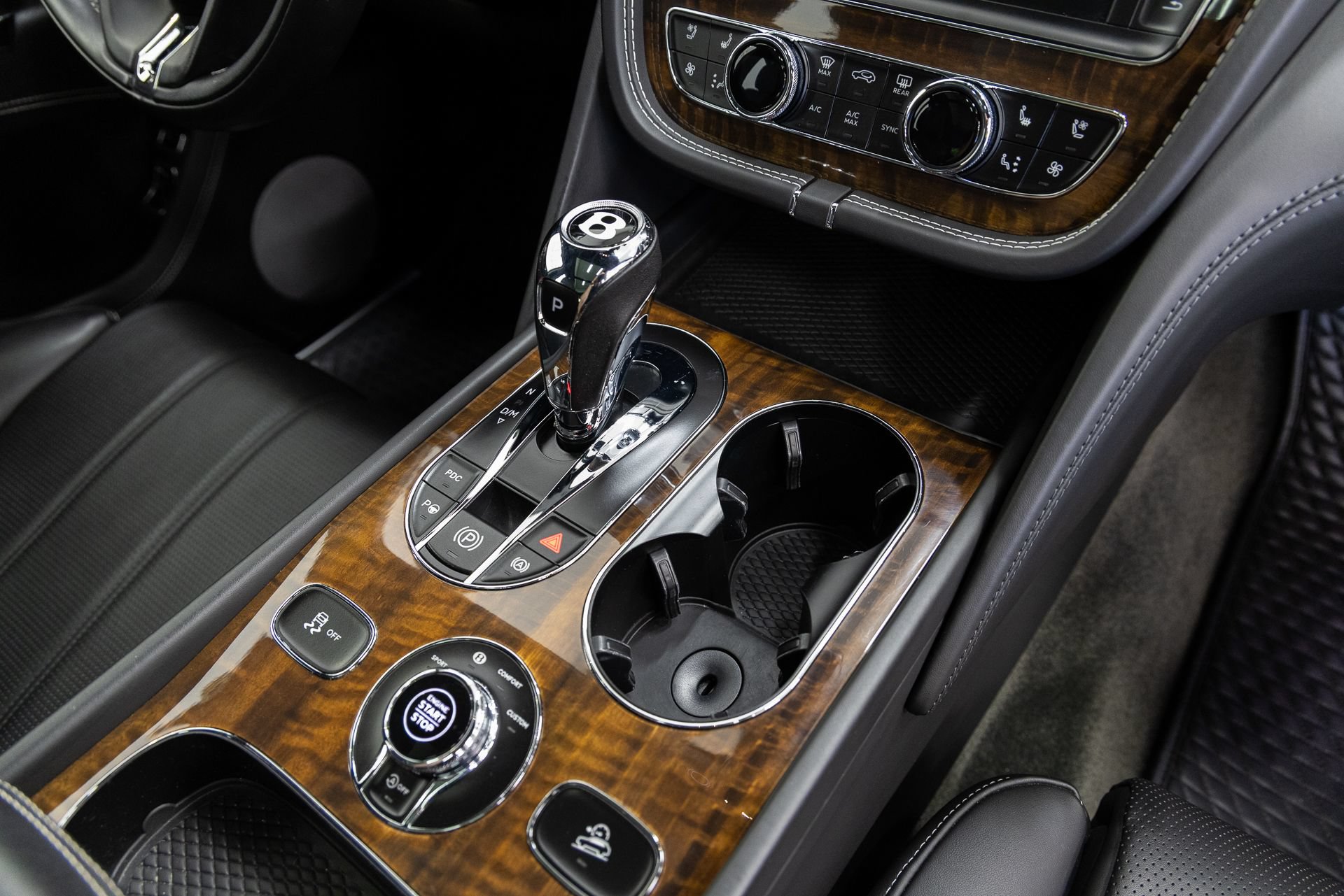 Used 2018 Bentley Bentayga AWD/4WD image 24