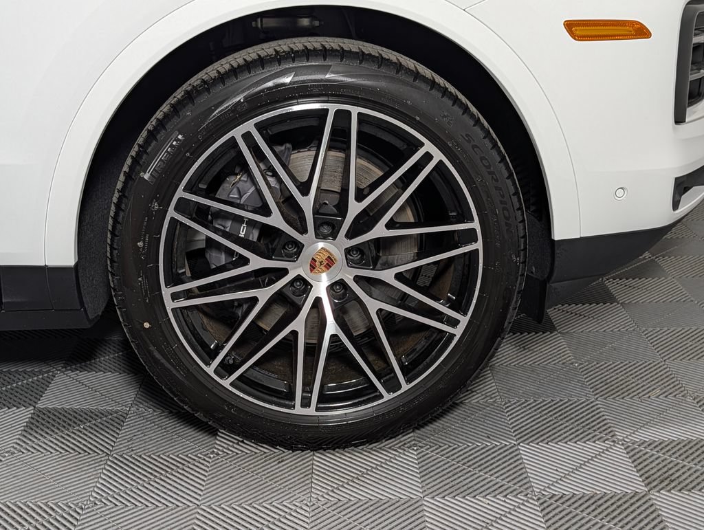 New 2026 Porsche Cayenne Coupe AWD/4WD image 14