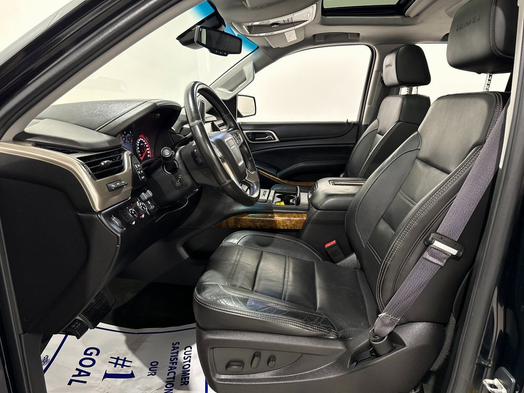Used 2015 GMC Yukon Denali w/ Premium Package image 16