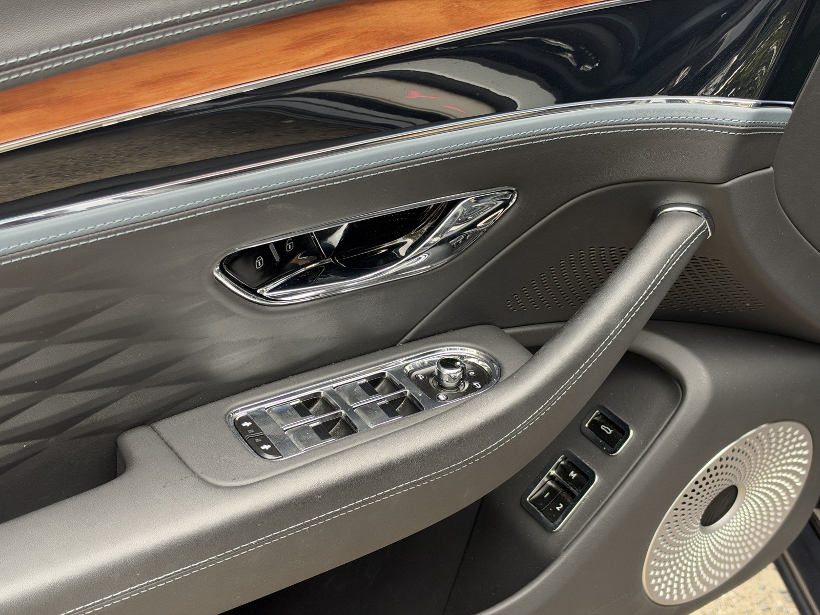 Certified 2023 Bentley Flying Spur W12 AWD/4WD image 15