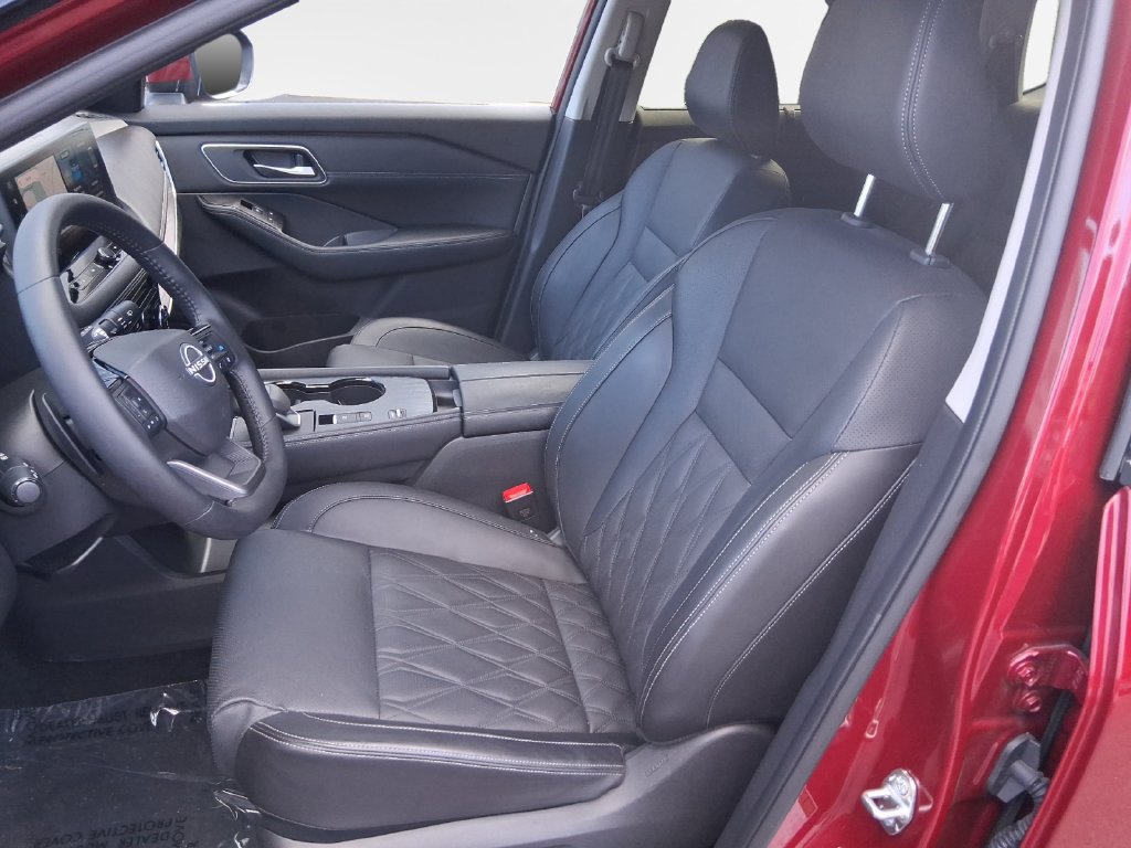 Used 2025 Nissan Rogue Platinum w/ Platinum Premium Package FWD image 12
