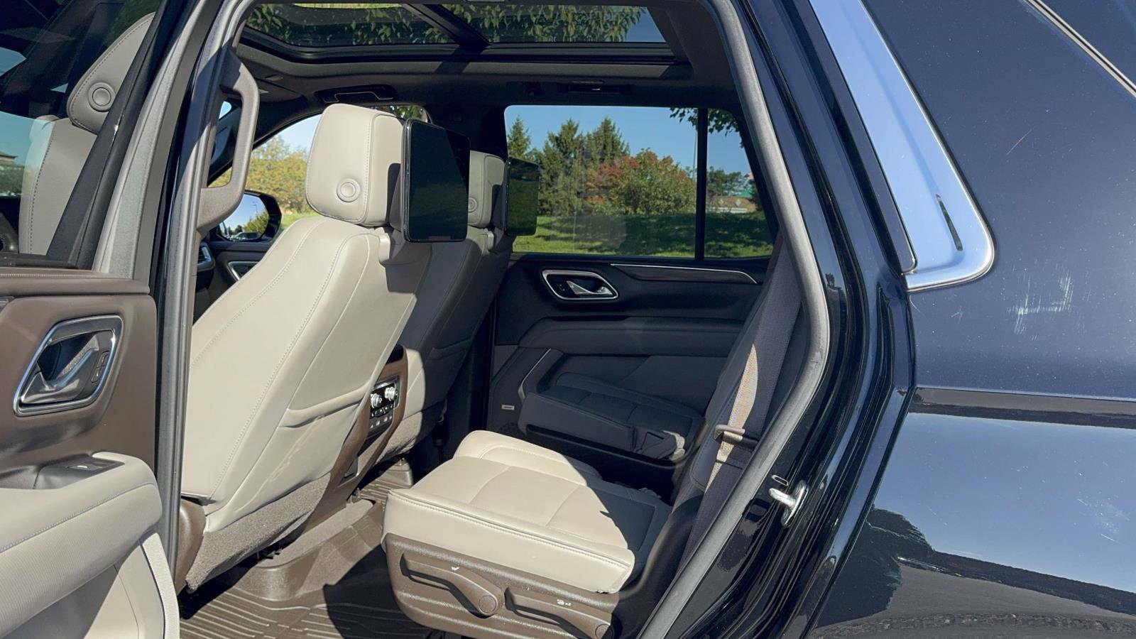 Used 2021 GMC Yukon SLT w/ SLT Luxury Plus Package image 14