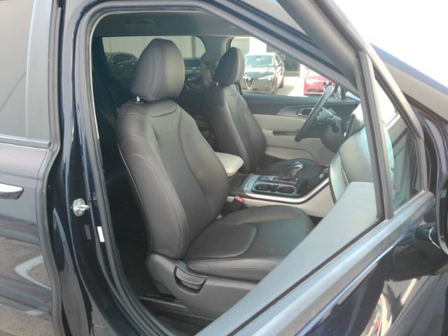 Used 2024 Kia Carnival LX FWD image 20