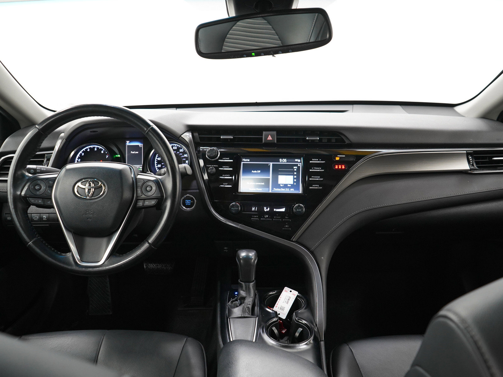 Used 2019 Toyota Camry SE w/ Convenience Package FWD image 14