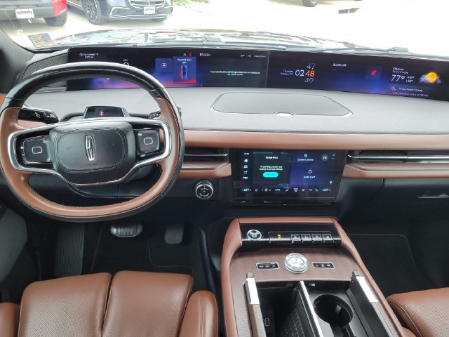 Certified 2025 Lincoln Navigator Reserve AWD/4WD image 13