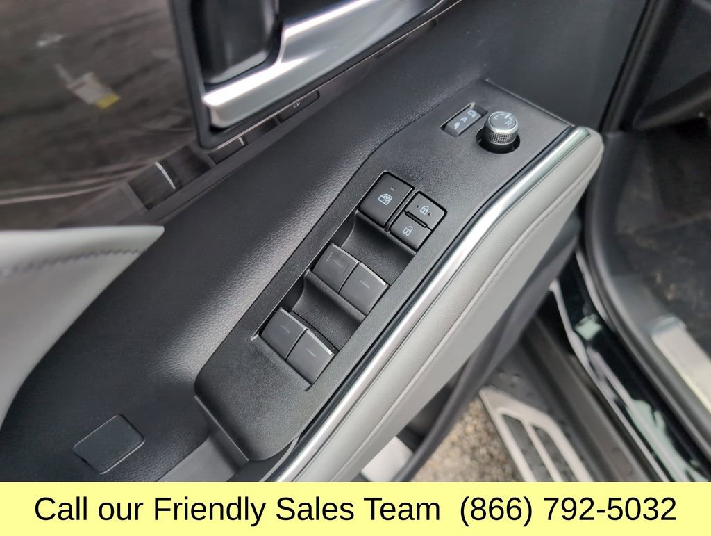 New 2026 Toyota Highlander Platinum image 11