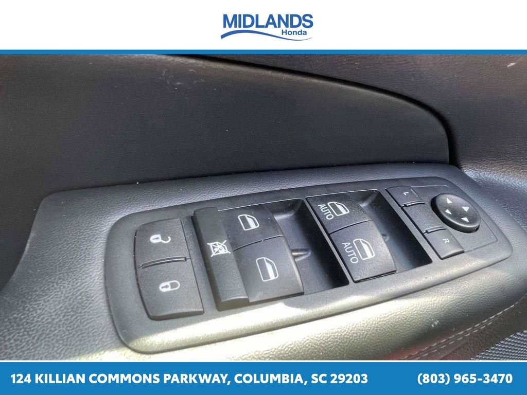 Used 2021 Jeep Grand Cherokee Laredo AWD/4WD image 24