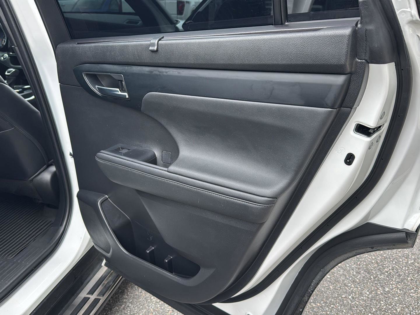 Used 2022 Toyota Highlander XSE image 13