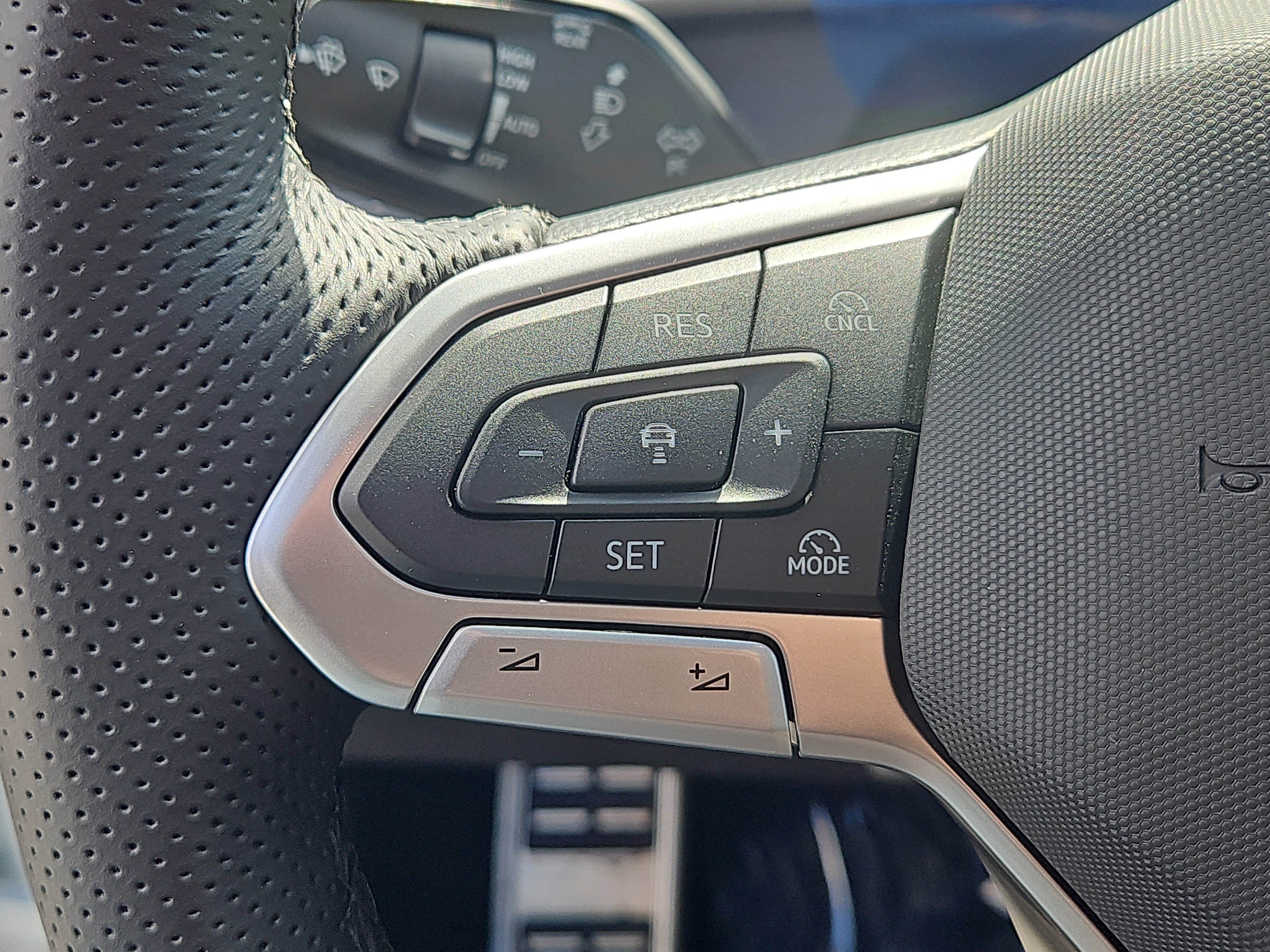 New 2026 Volkswagen Tiguan SE R-Line image 14