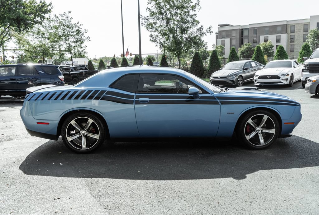 Used 2016 Dodge Challenger R/T RWD image 3