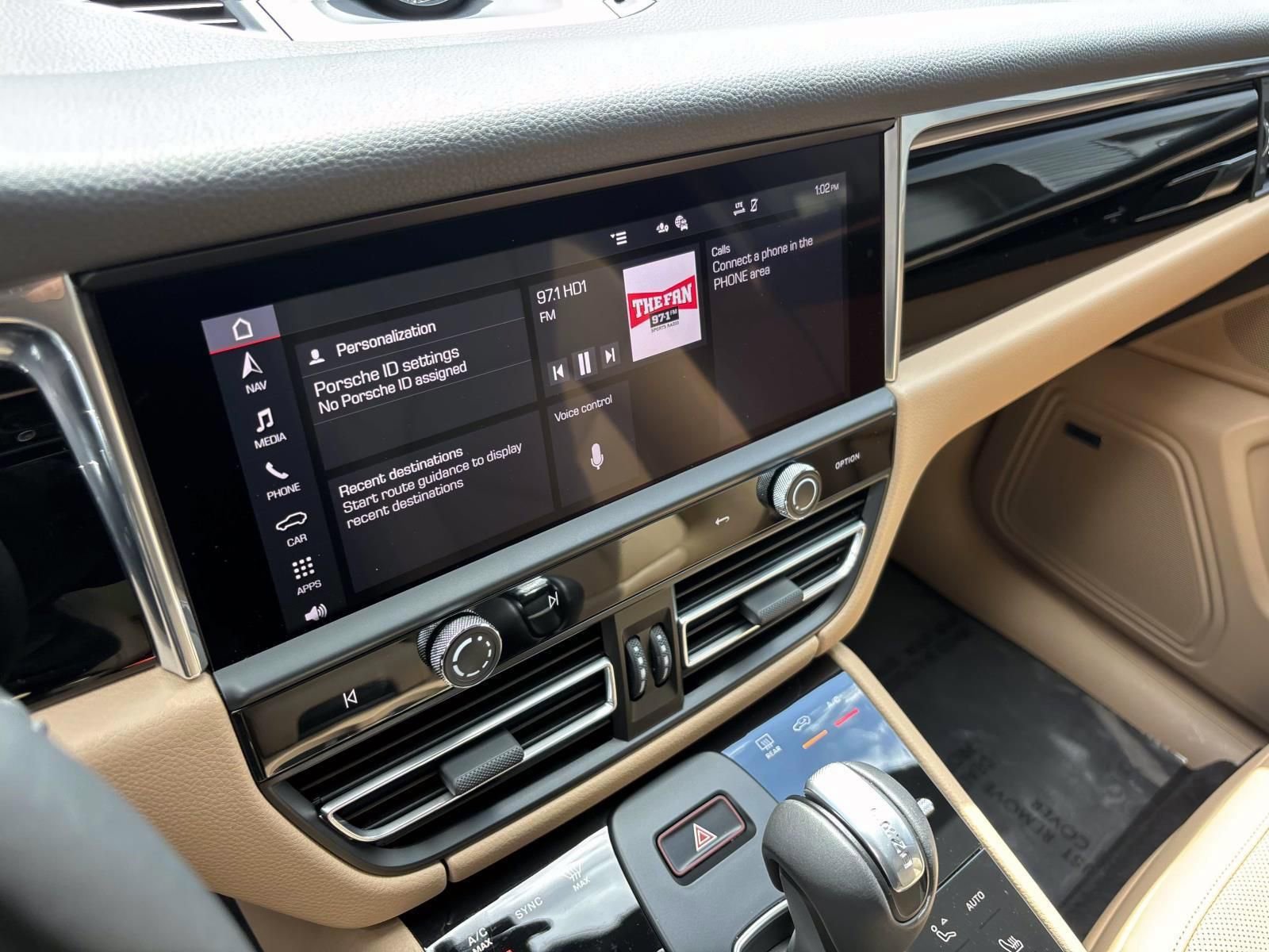 Used 2026 Porsche Macan image 31