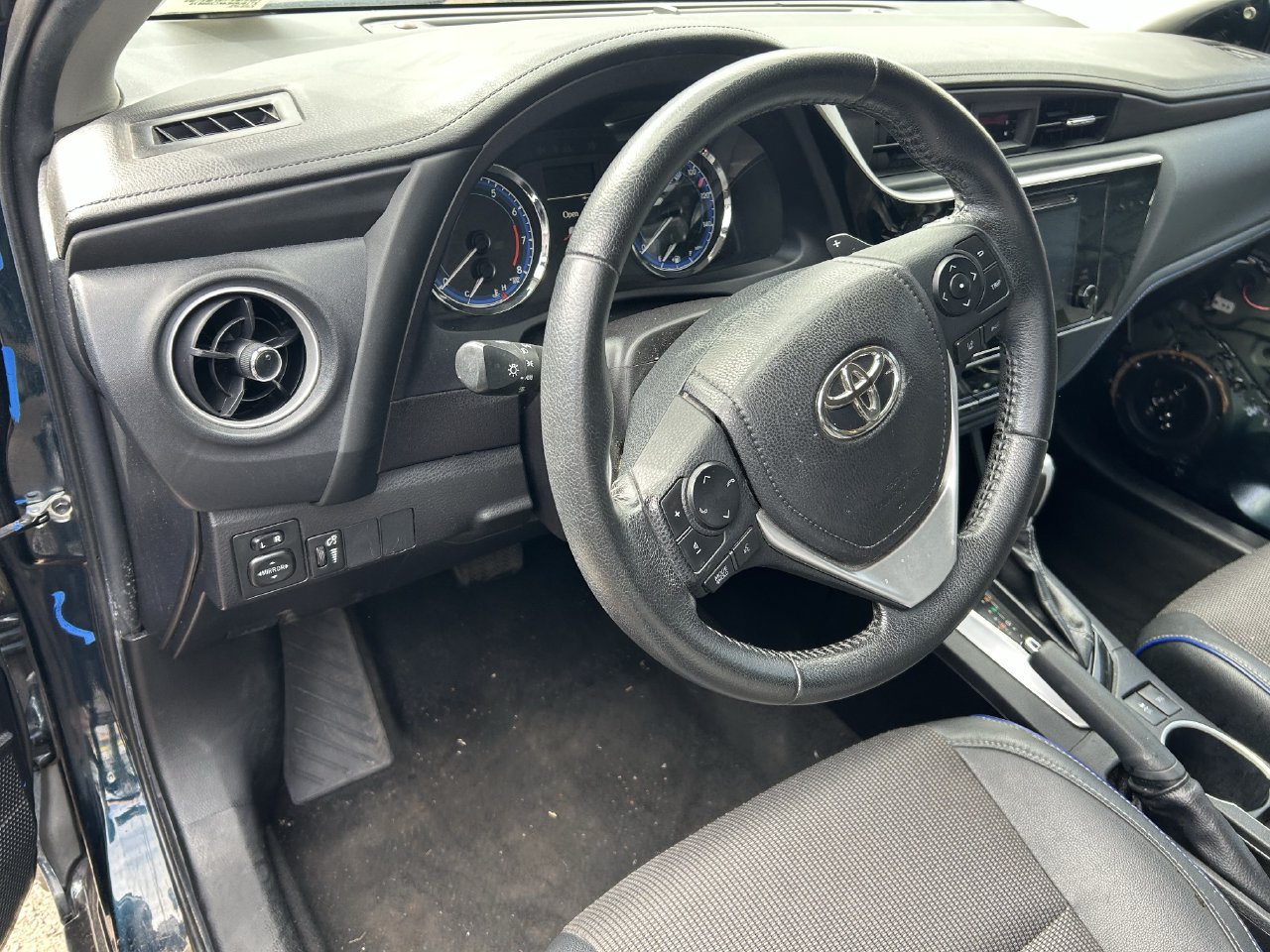 Used 2019 Toyota Corolla SE w/ SE Premium Package FWD image 11