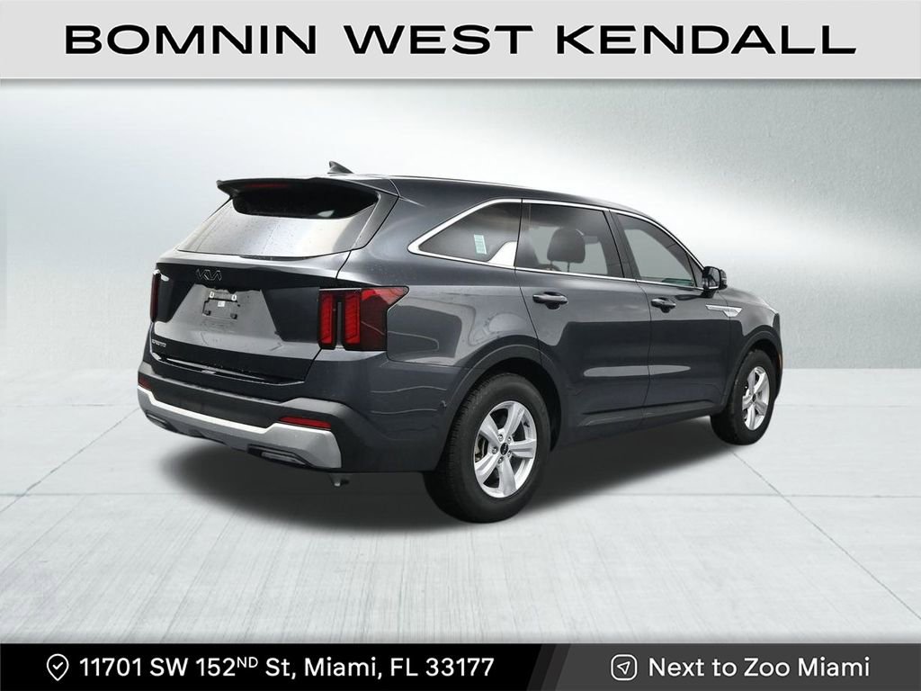 Used 2024 Kia Sorento LX image 5
