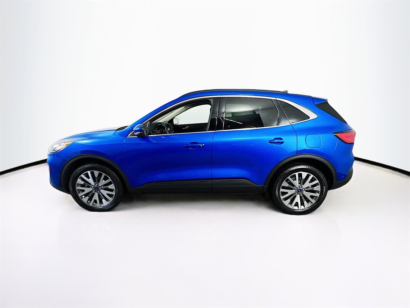 Used 2020 Ford Escape Titanium image 4