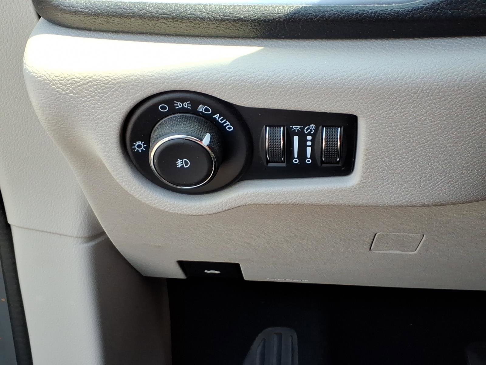 Used 2023 Chrysler Pacifica Limited FWD image 22