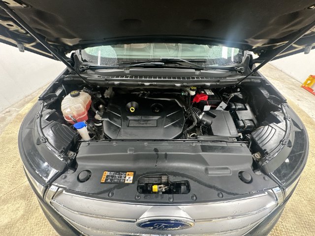 Used 2018 Ford Edge Titanium w/ Equipment Group 301A AWD/4WD image 26