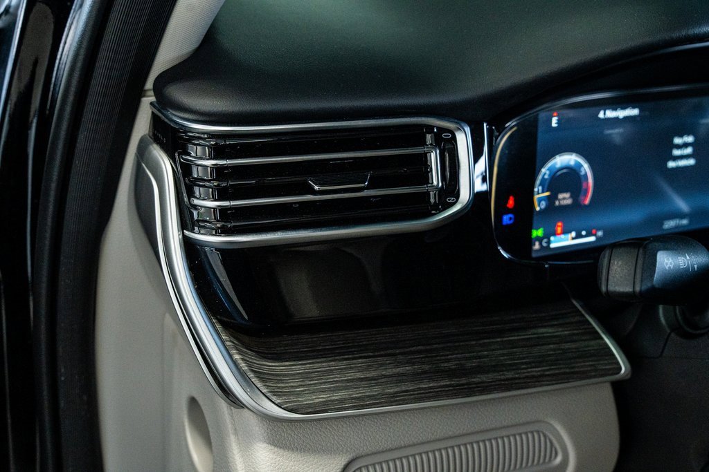 Used 2023 Jeep Wagoneer Series III w/ Preferred Equipment Group image 38