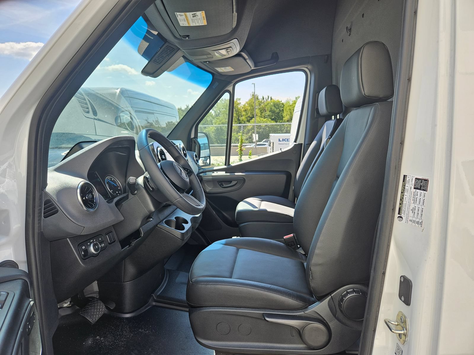 New 2025 Mercedes-Benz eSprinter 170 Cargo image 14