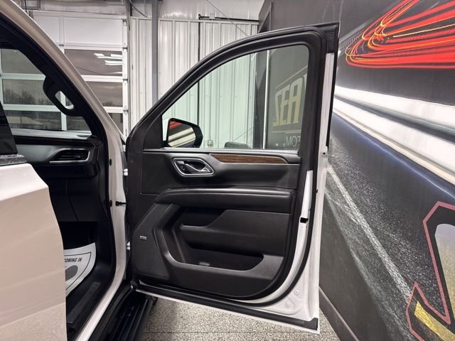 Used 2021 Chevrolet Tahoe High Country w/ Premium Package AWD/4WD image 31