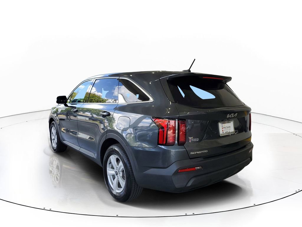 Certified 2023 Kia Sorento LX FWD image 4
