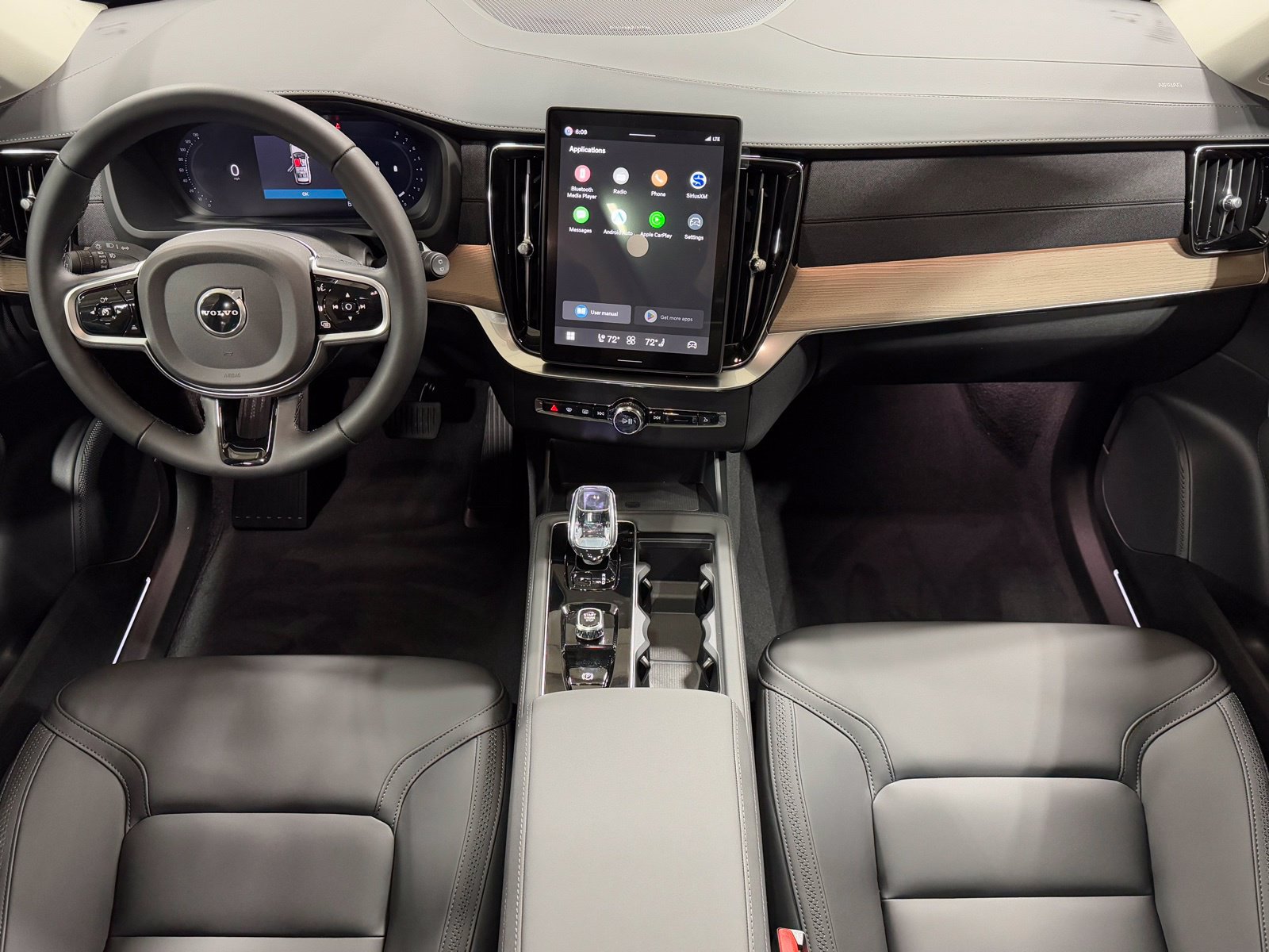 New 2026 Volvo XC90 B6 Plus w/ Protection Package Premier AWD/4WD image 39