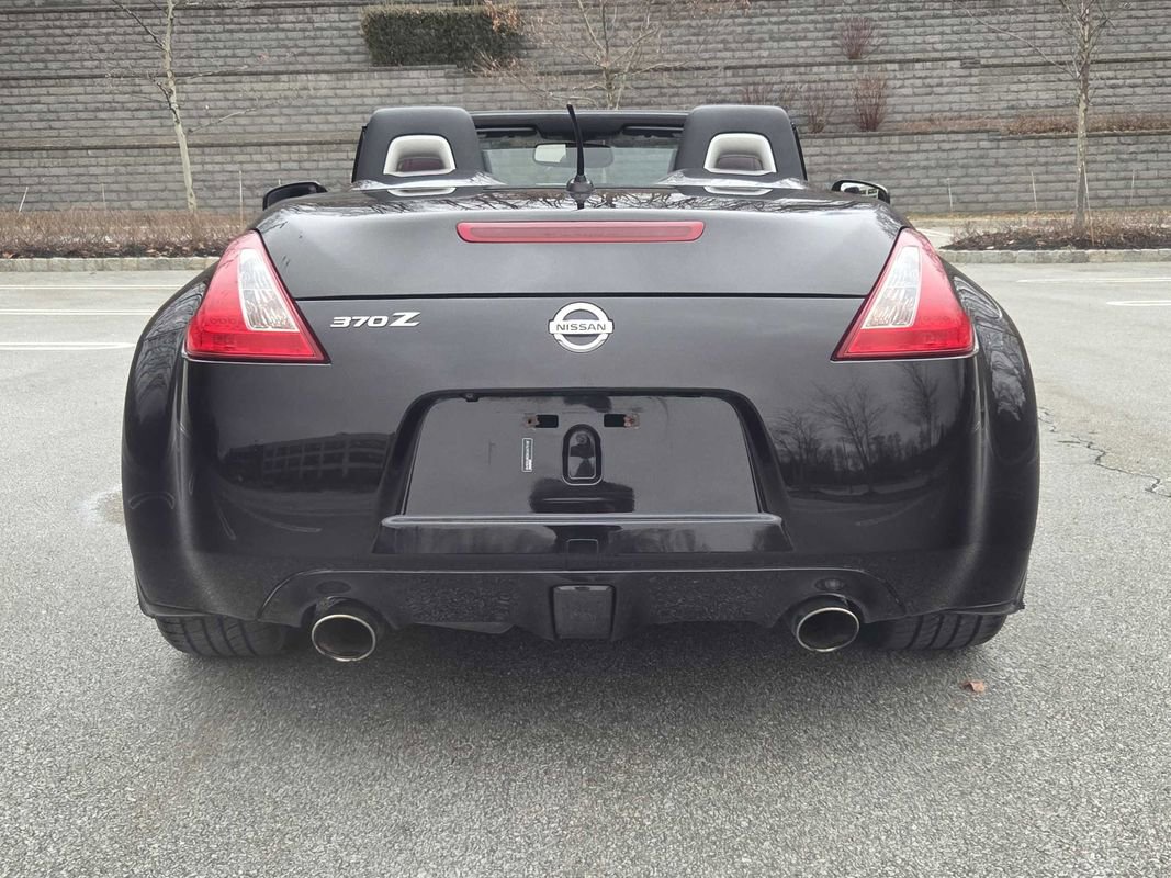 Used 2013 Nissan 370Z Touring w/ Sport Pkg RWD image 8