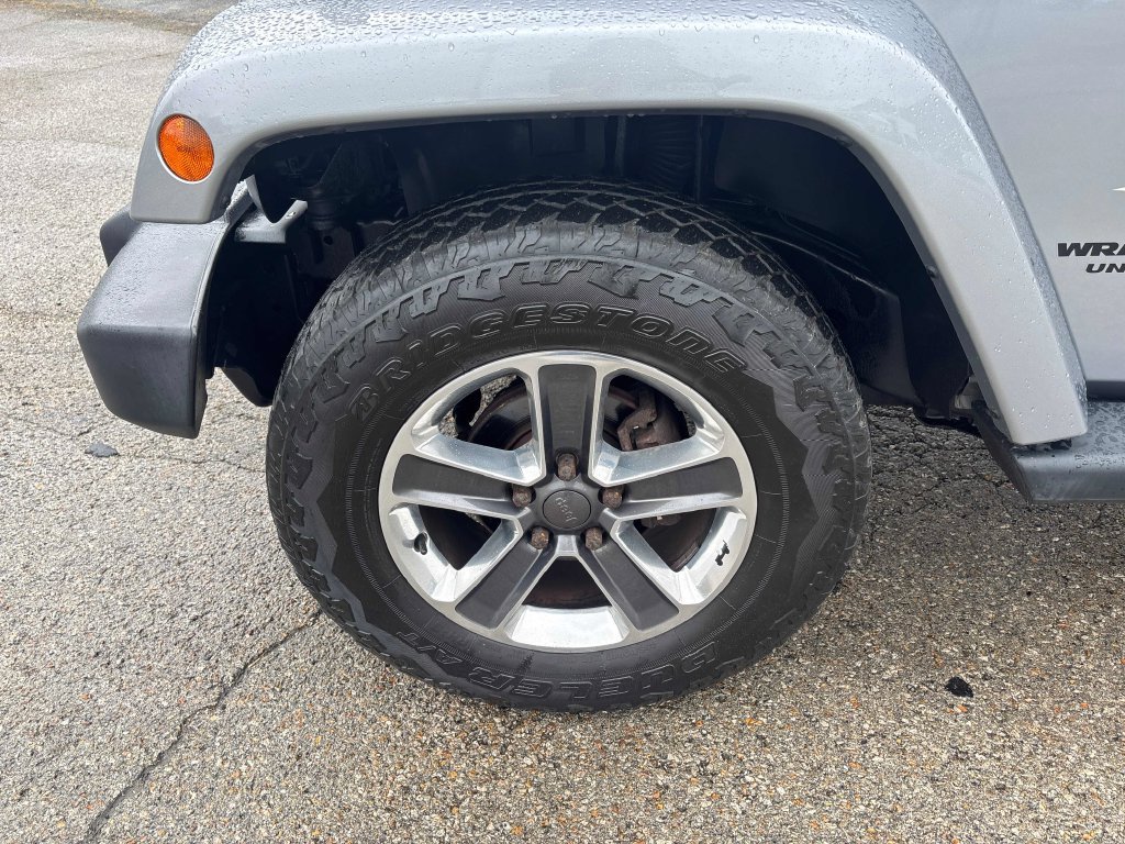 Used 2015 Jeep Wrangler Unlimited Sahara AWD/4WD image 27