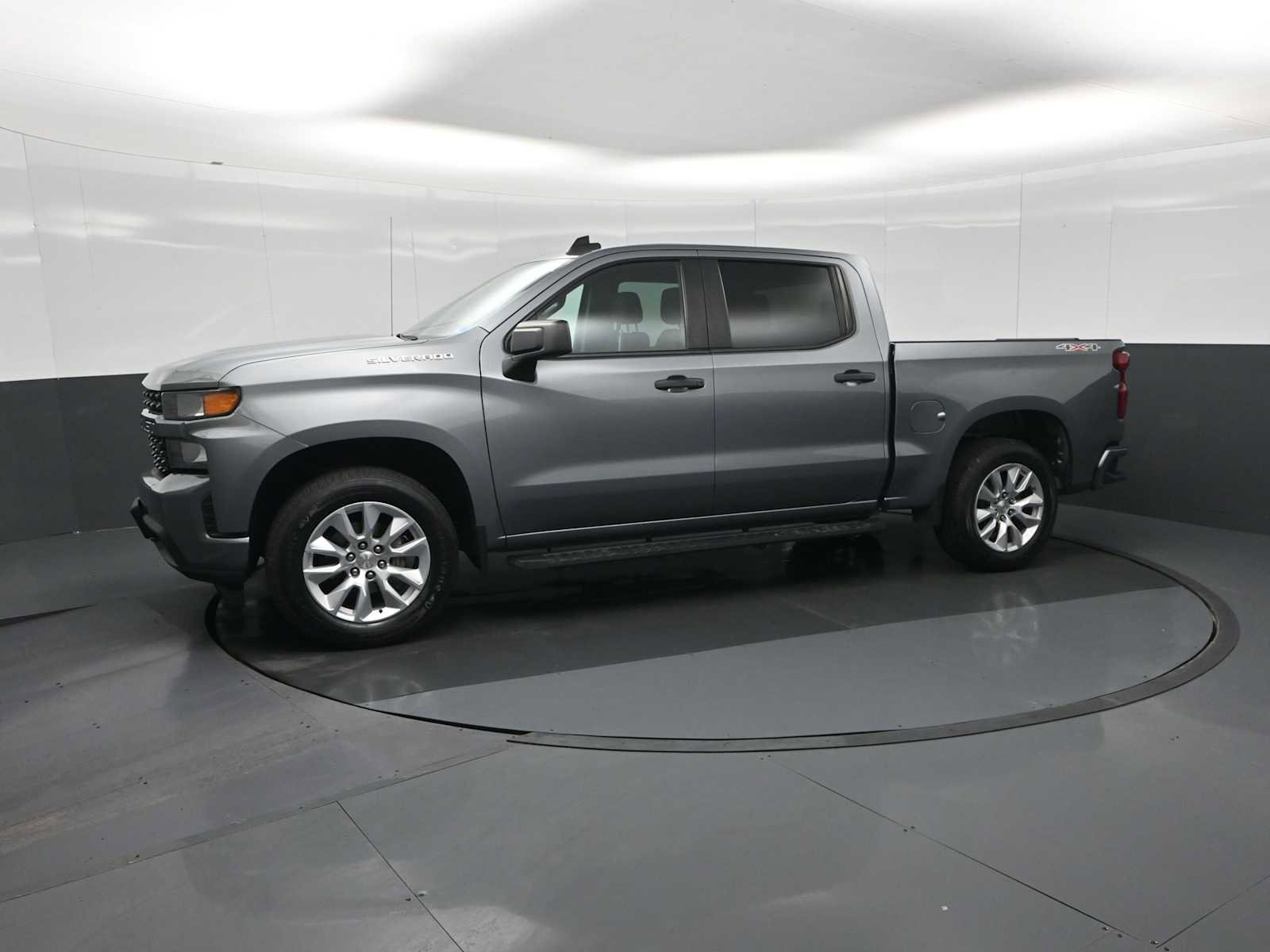 Used 2020 Chevrolet Silverado 1500 Custom w/ Custom Value Package image 4