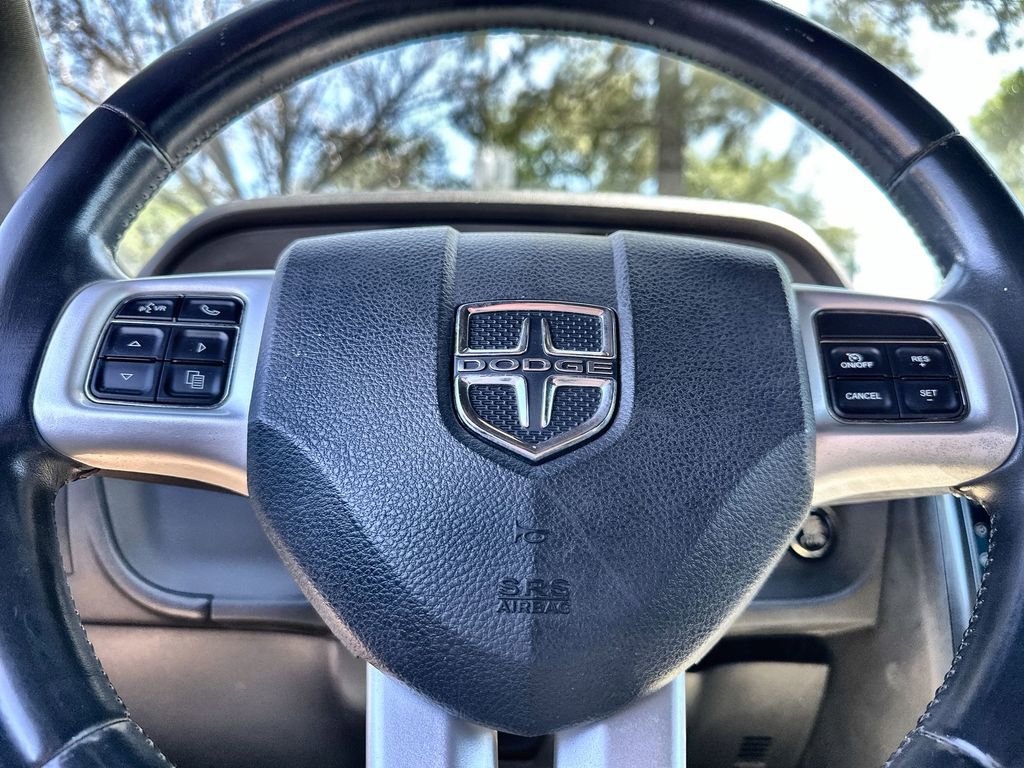 Used 2014 Dodge Challenger SXT image 33