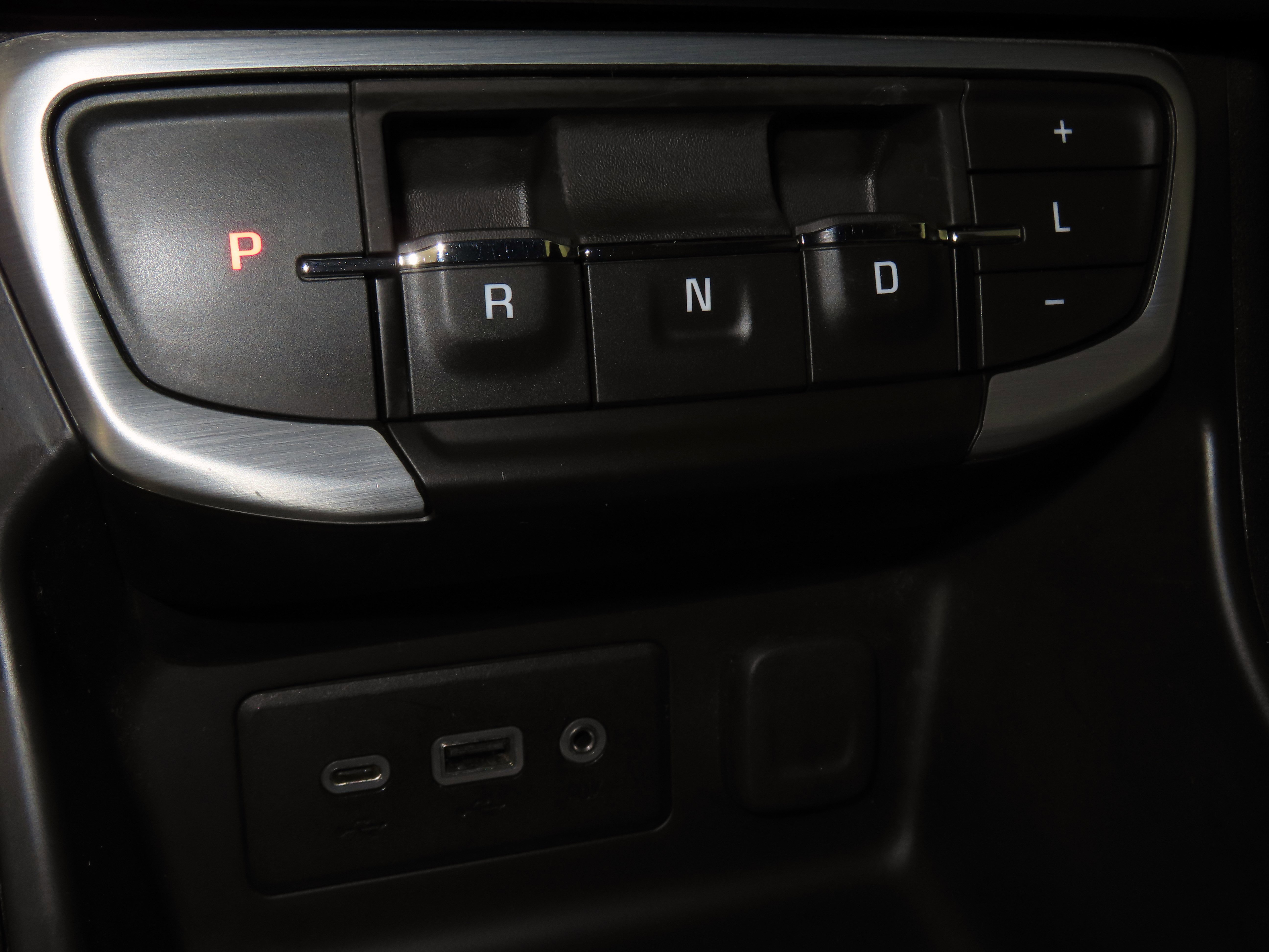 Used 2023 GMC Terrain SLE w/ Driver Convenience Package image 27