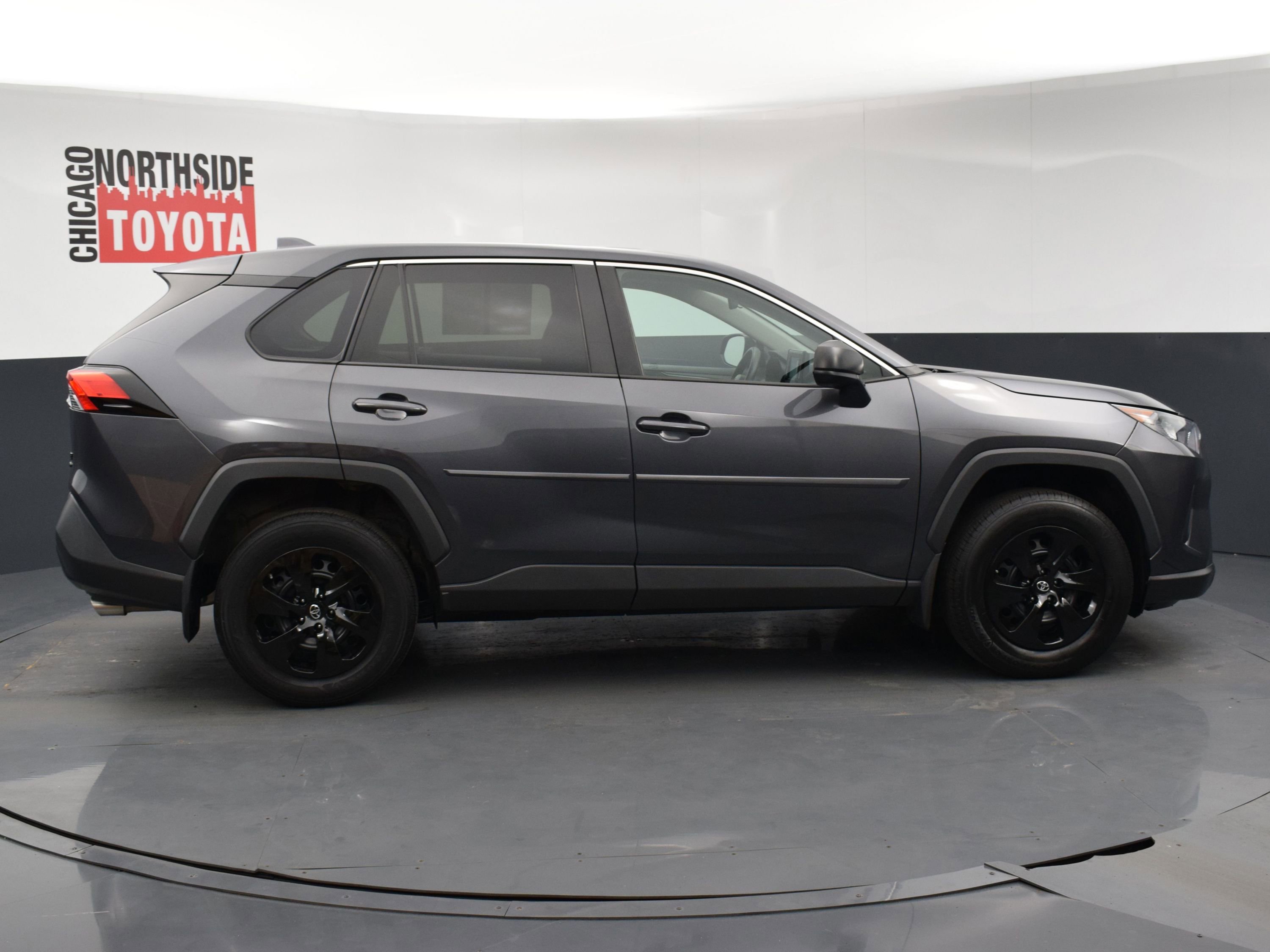 Used 2022 Toyota RAV4 LE image 5