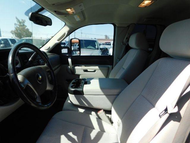 Used 2011 Chevrolet Silverado 2500 LT w/ Interior Plus Package AWD/4WD image 8