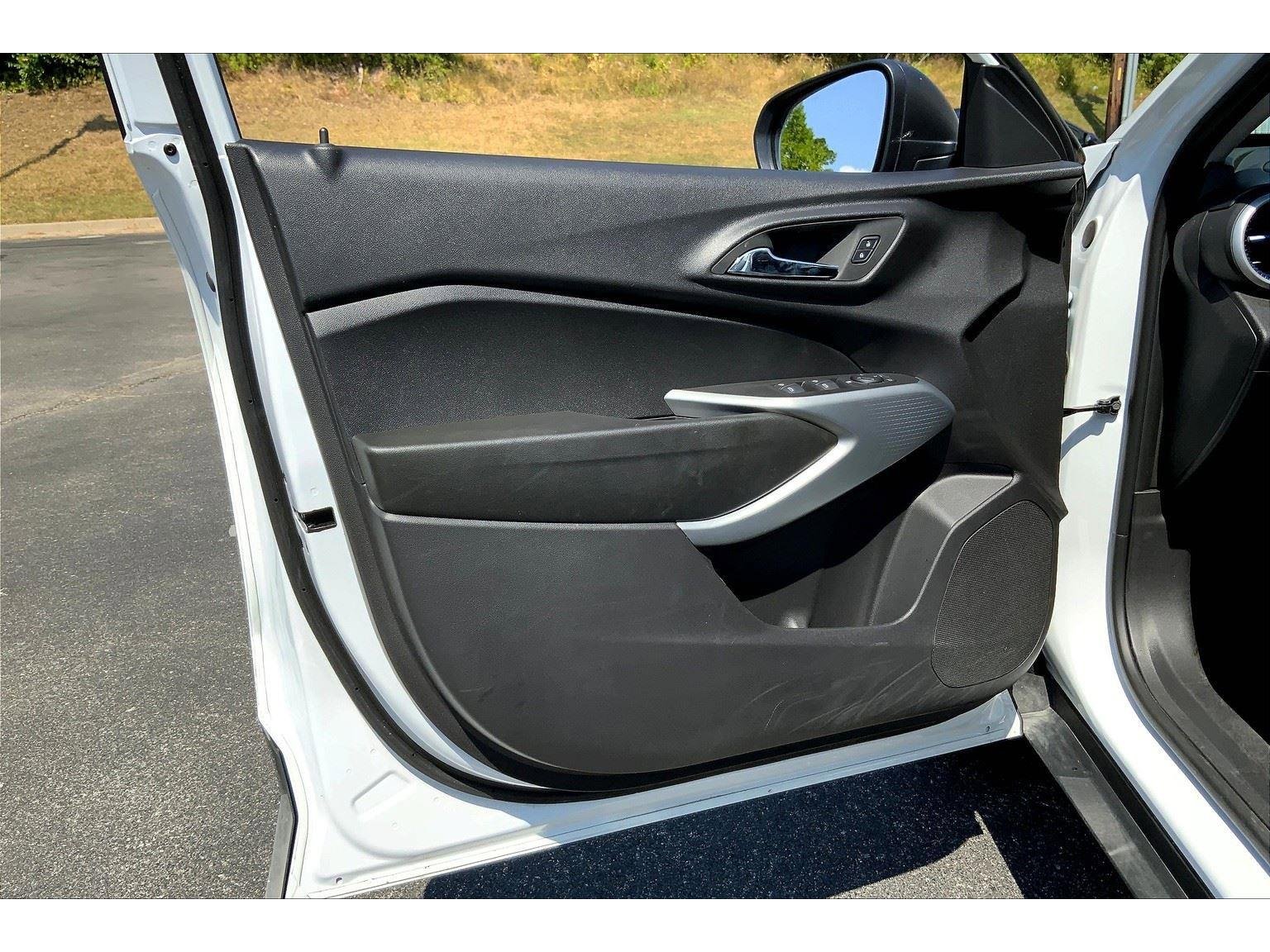 Used 2025 Chevrolet Trax LS image 20