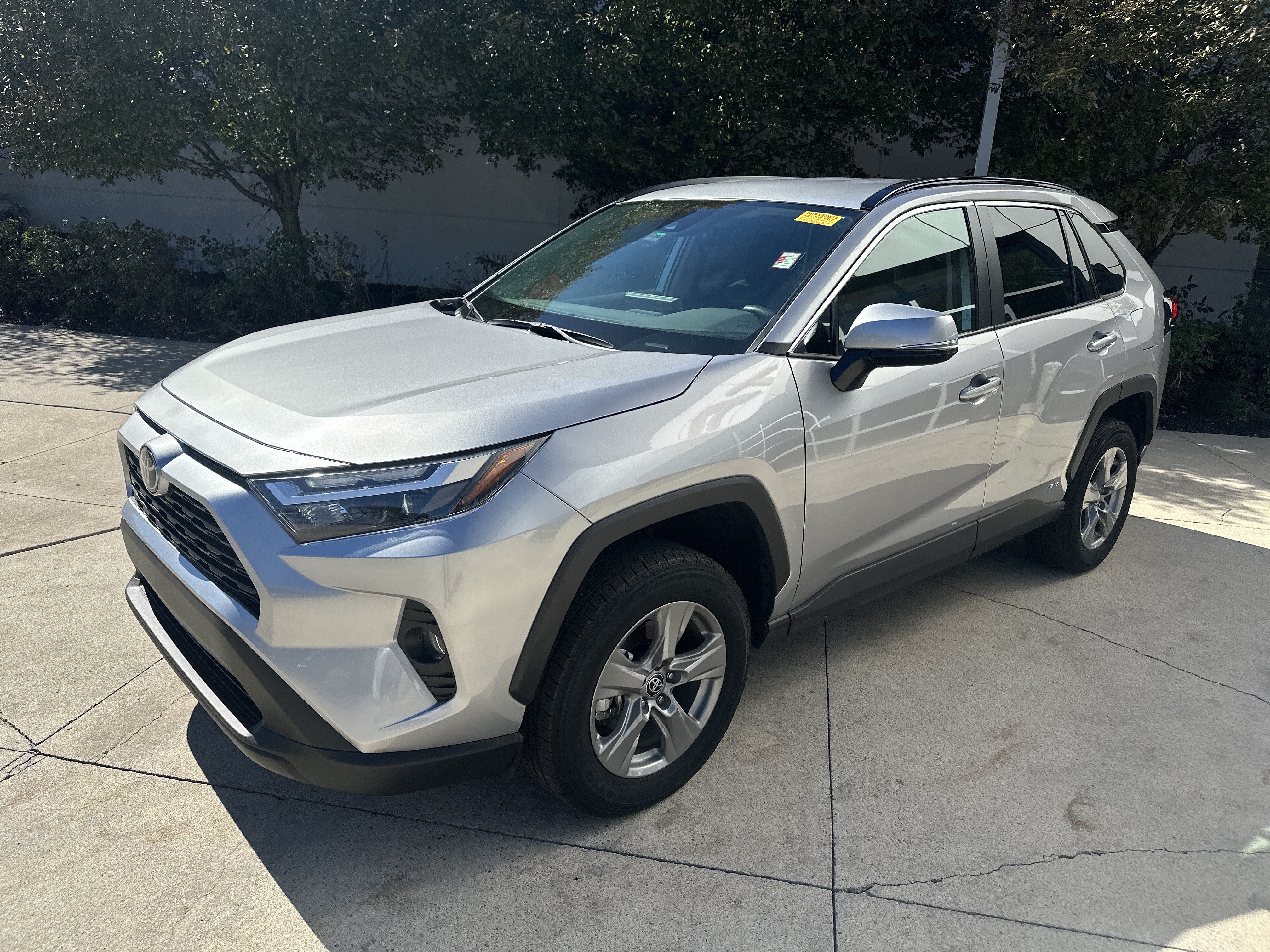 Used 2025 Toyota RAV4 XLE AWD/4WD image 31