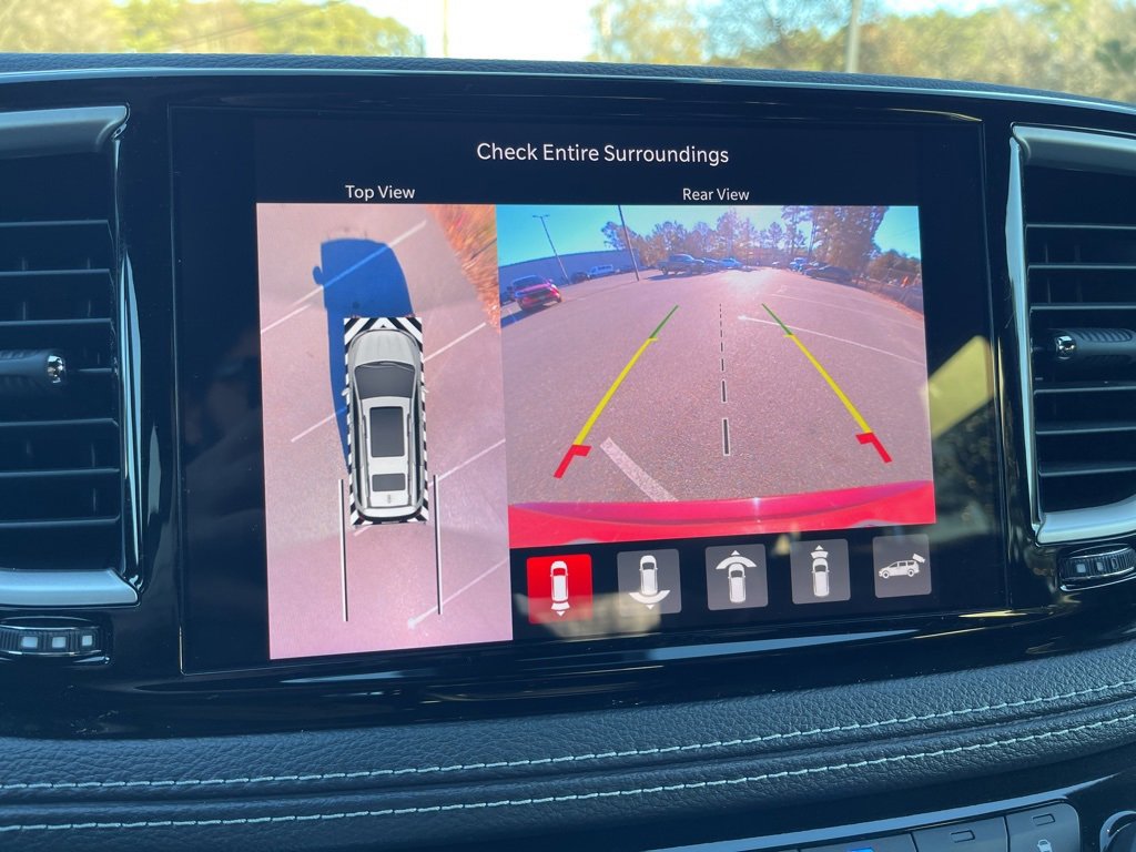 Used 2023 Chrysler Pacifica Touring-L w/ S Appearance Package image 15