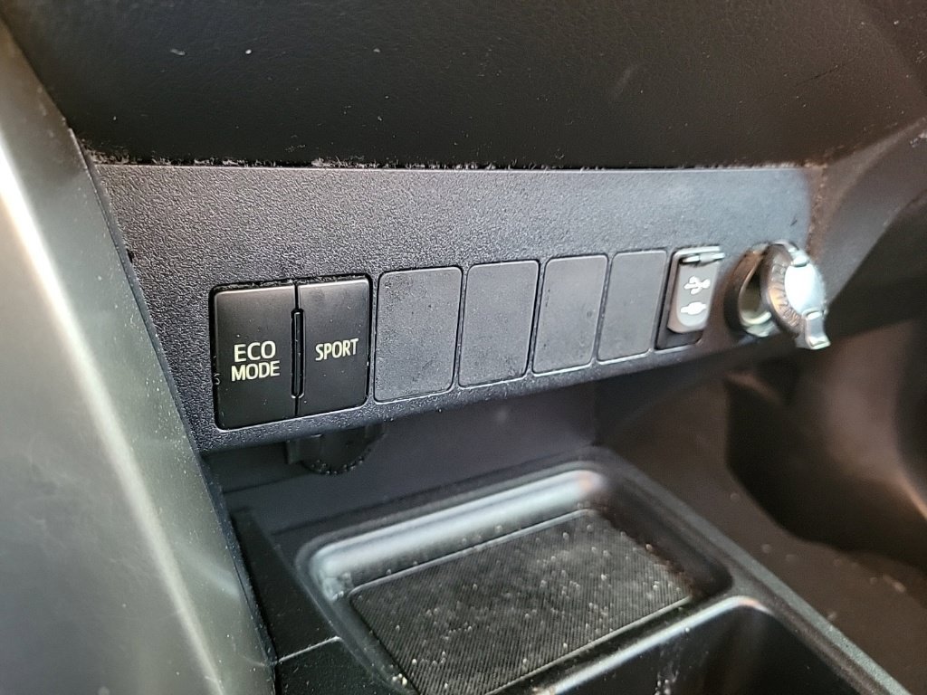 Used 2014 Toyota RAV4 XLE AWD/4WD image 11