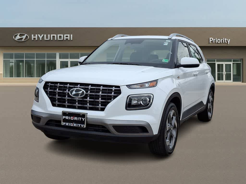 Certified 2025 Hyundai Venue SEL FWD image 1
