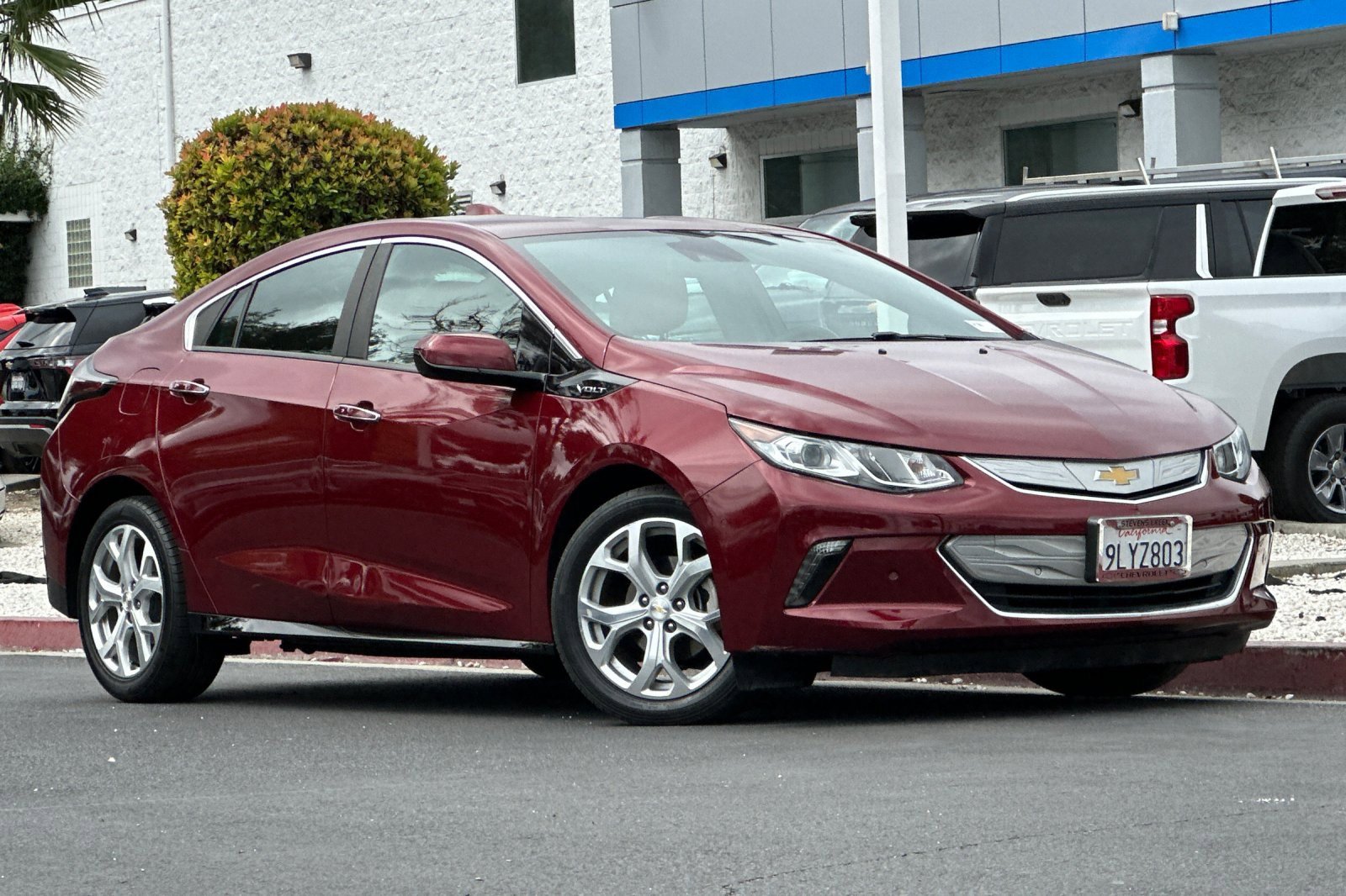Used 2017 Chevrolet Volt Premier w/ Driver Confidence II Package image 2
